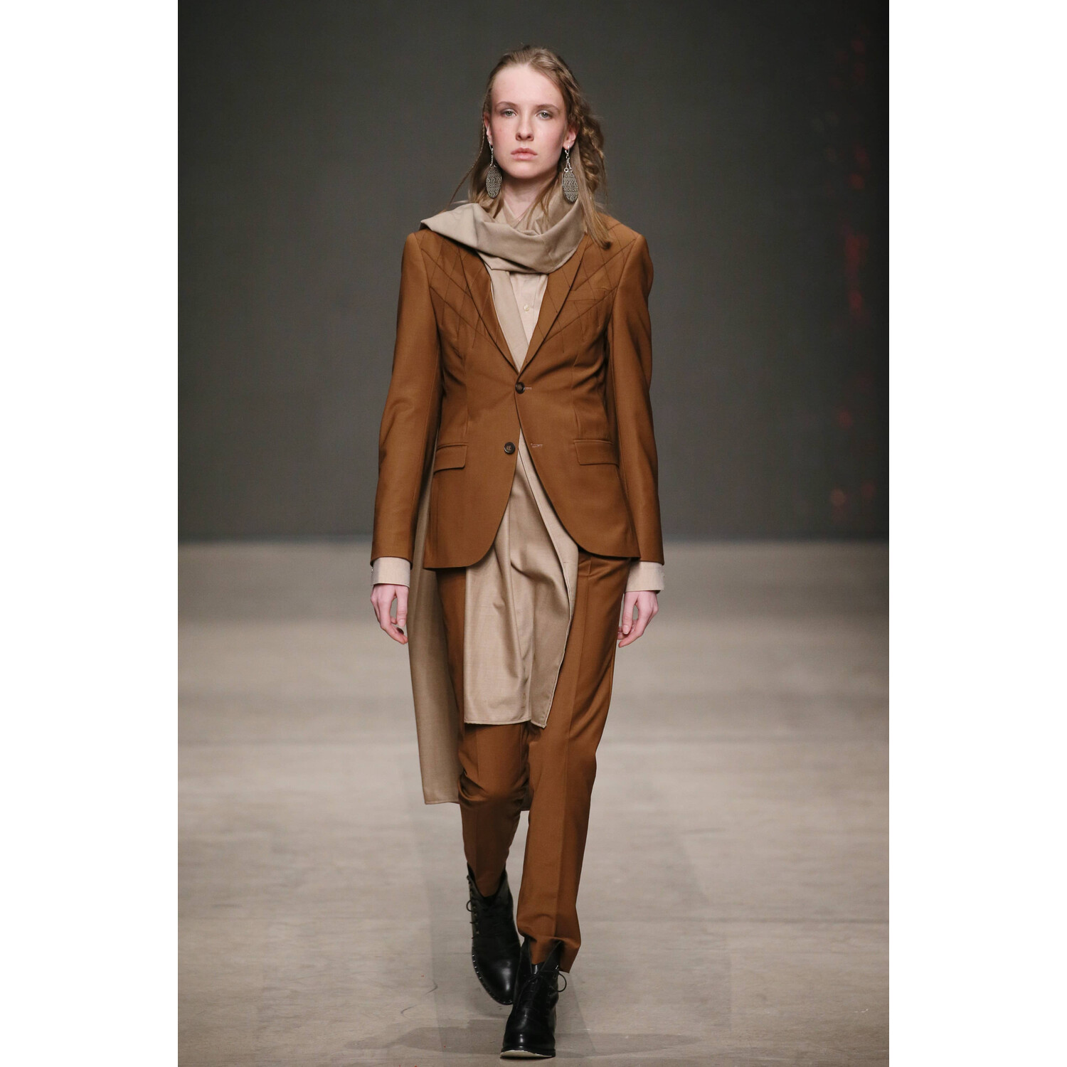 Фото 21DOT12 | The Twenty One Twelve Fall 2019 Ready-to-Wear / 21DOT12 | The Twenty One Twelve осень-зима 2019 / Неделя моды: Москва